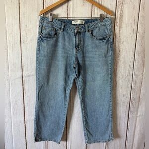 Canyon River Blues Women's Curvy Fit Straight Leg Crop
Denim Jeans Size 10